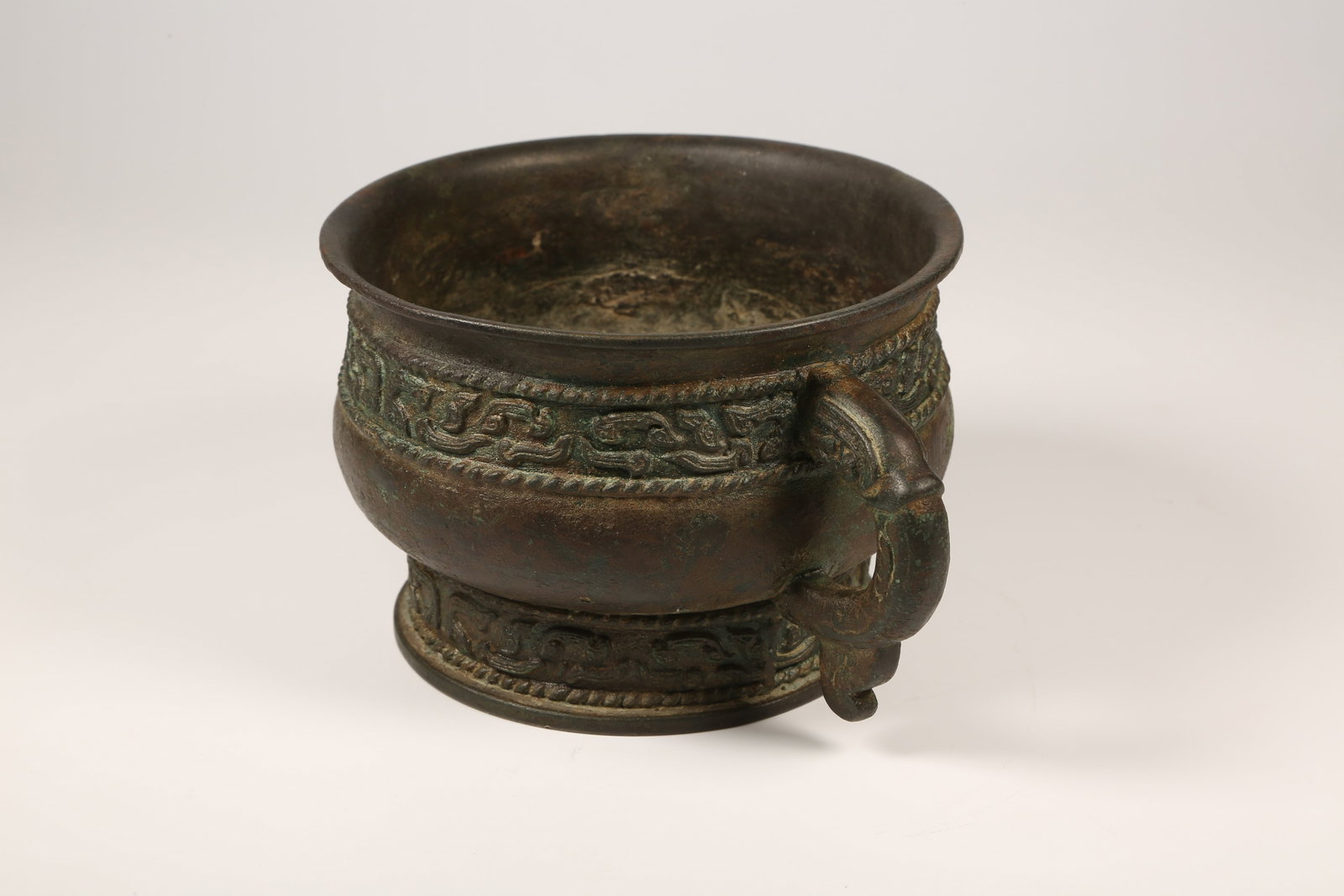 A BRONZE GUI VESSEL - 2