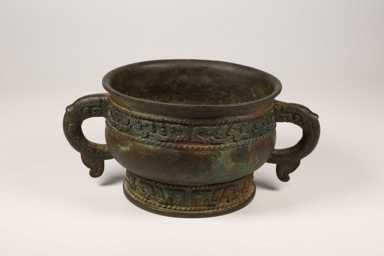 A BRONZE GUI VESSEL - 4