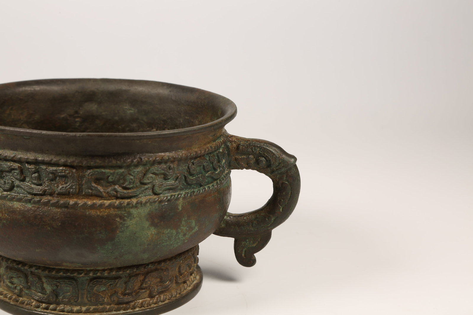 A BRONZE GUI VESSEL - 5