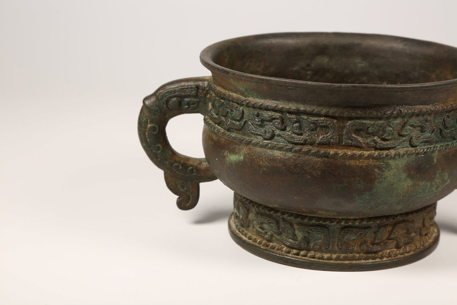 A BRONZE GUI VESSEL - 6