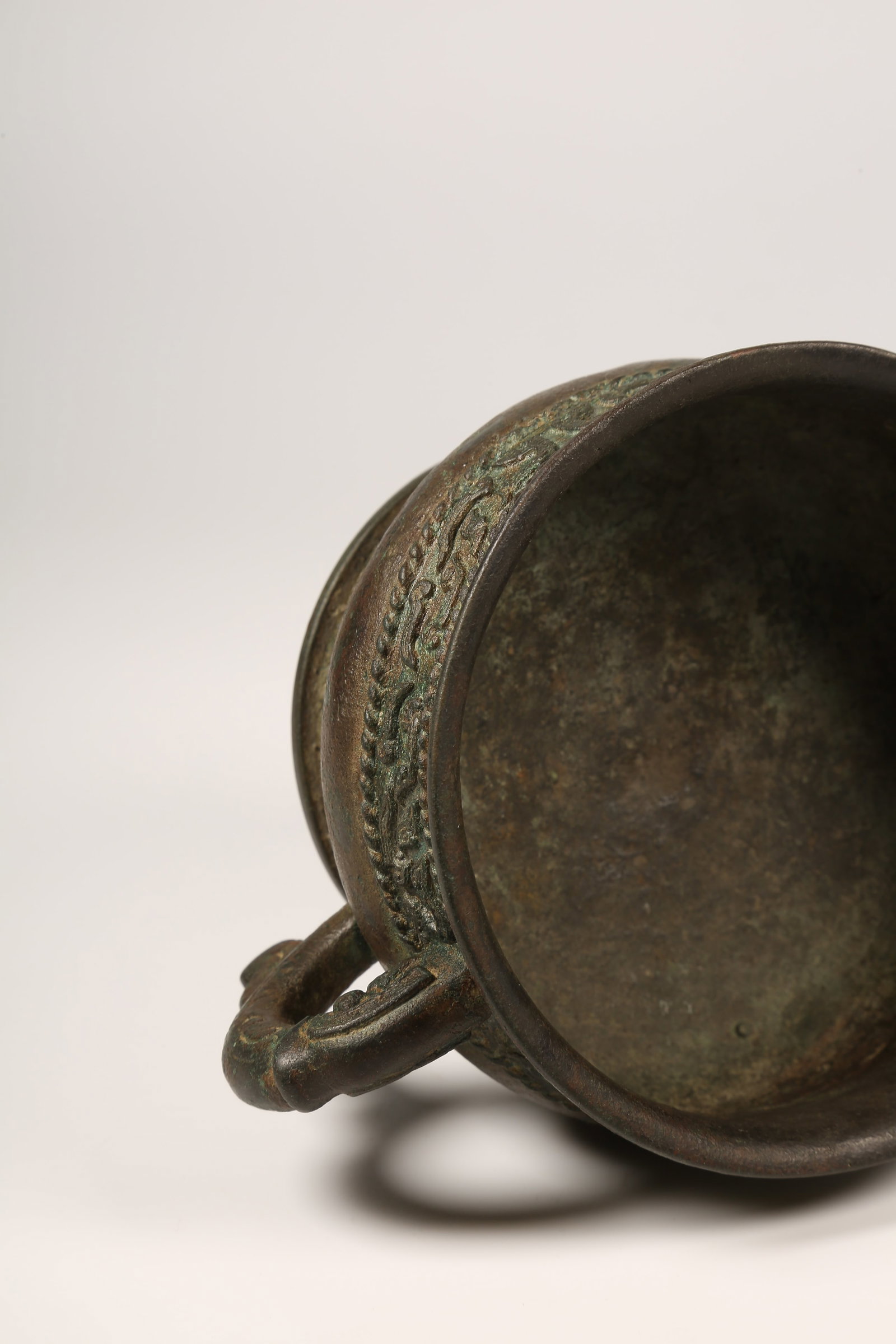 A BRONZE GUI VESSEL - 8