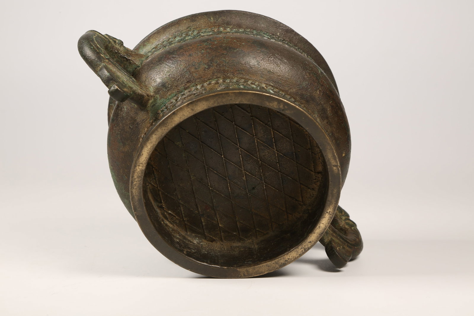 A BRONZE GUI VESSEL - 9