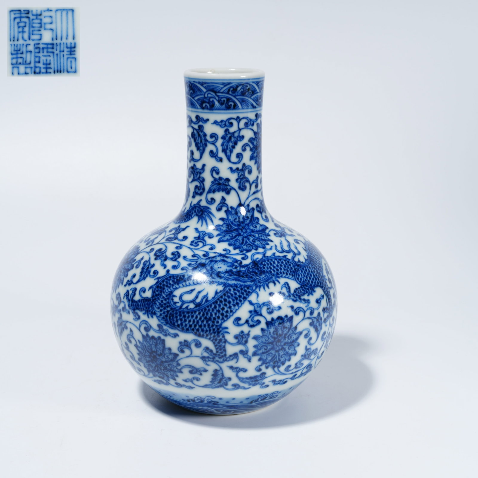 A BLUE-AND-WHITE CELESTIAL GLOBE VASE WITH LIAN-ZHI FLOWER MOTIF (1 of 10)