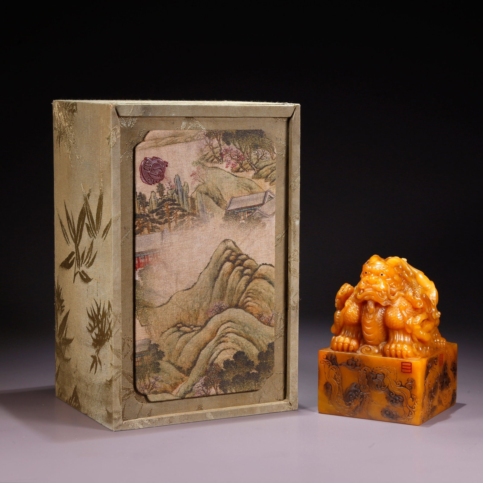 A SHOUSHAN TIANHUANG STONE BEAST-HEAD SEAL: Shoushan Tianhuang Stone Beast-Head Seal
