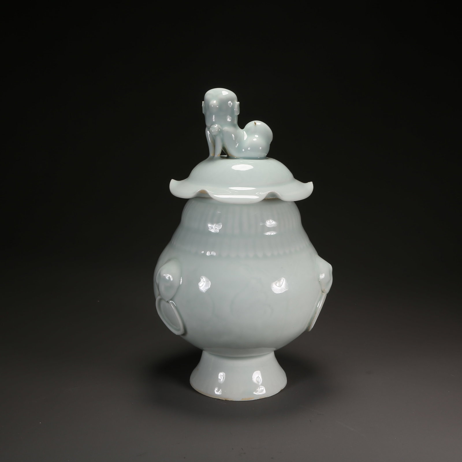 A HU TIAN KILN HANDLED LIDDED JAR (1 of 7)