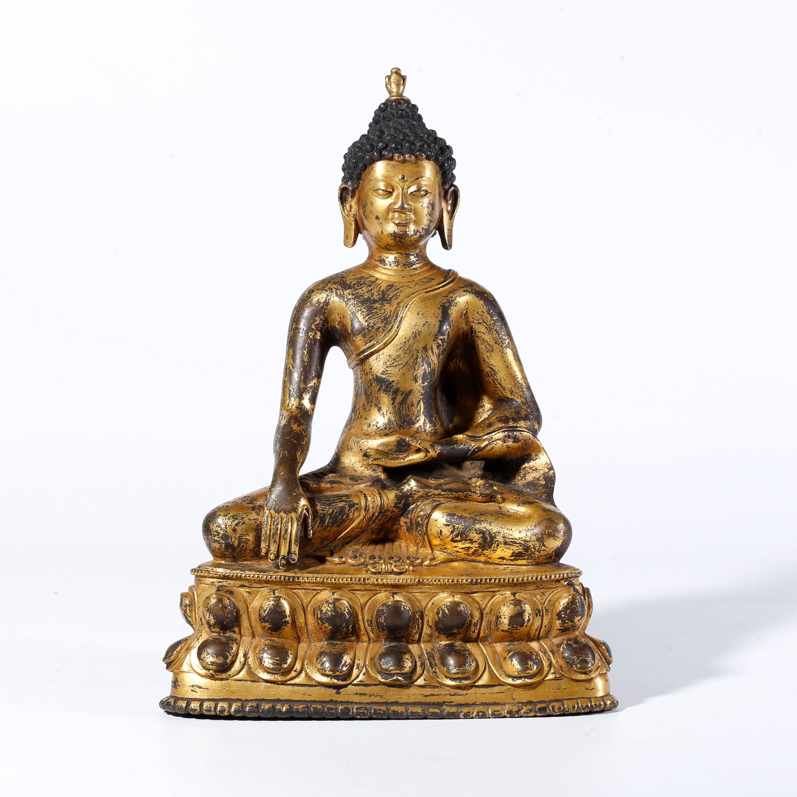 A GILDED BRONZE AMITAYUS BUDDHA STATUE (1 of 9)