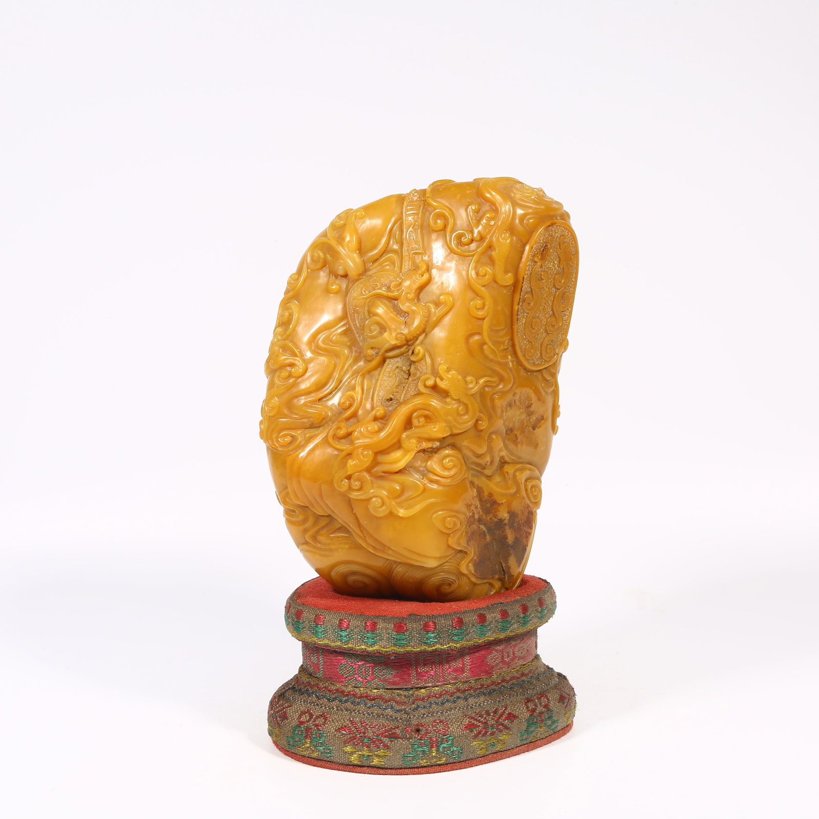 A SHOUSHAN TIANHUANG STONE MINIATURE MOUNTAIN WITH CHI-DRAGON DESIGN: Shoushan Tianhuang stone miniature mountain with chi-dragon design