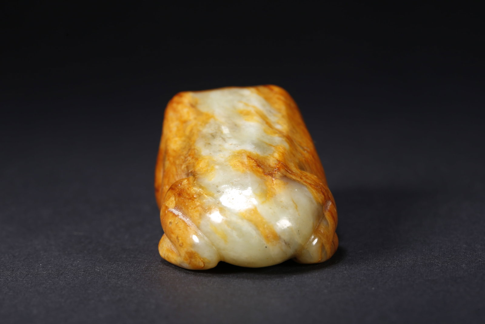 A HETIAN JADE FROG-SHAPED HANDLE - 4