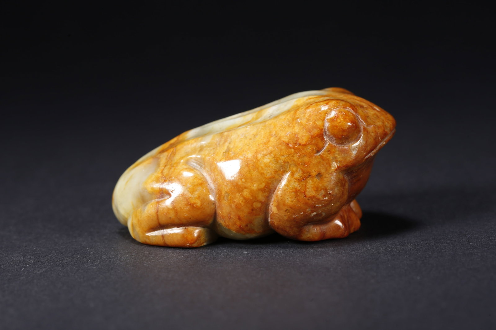 A HETIAN JADE FROG-SHAPED HANDLE - 5