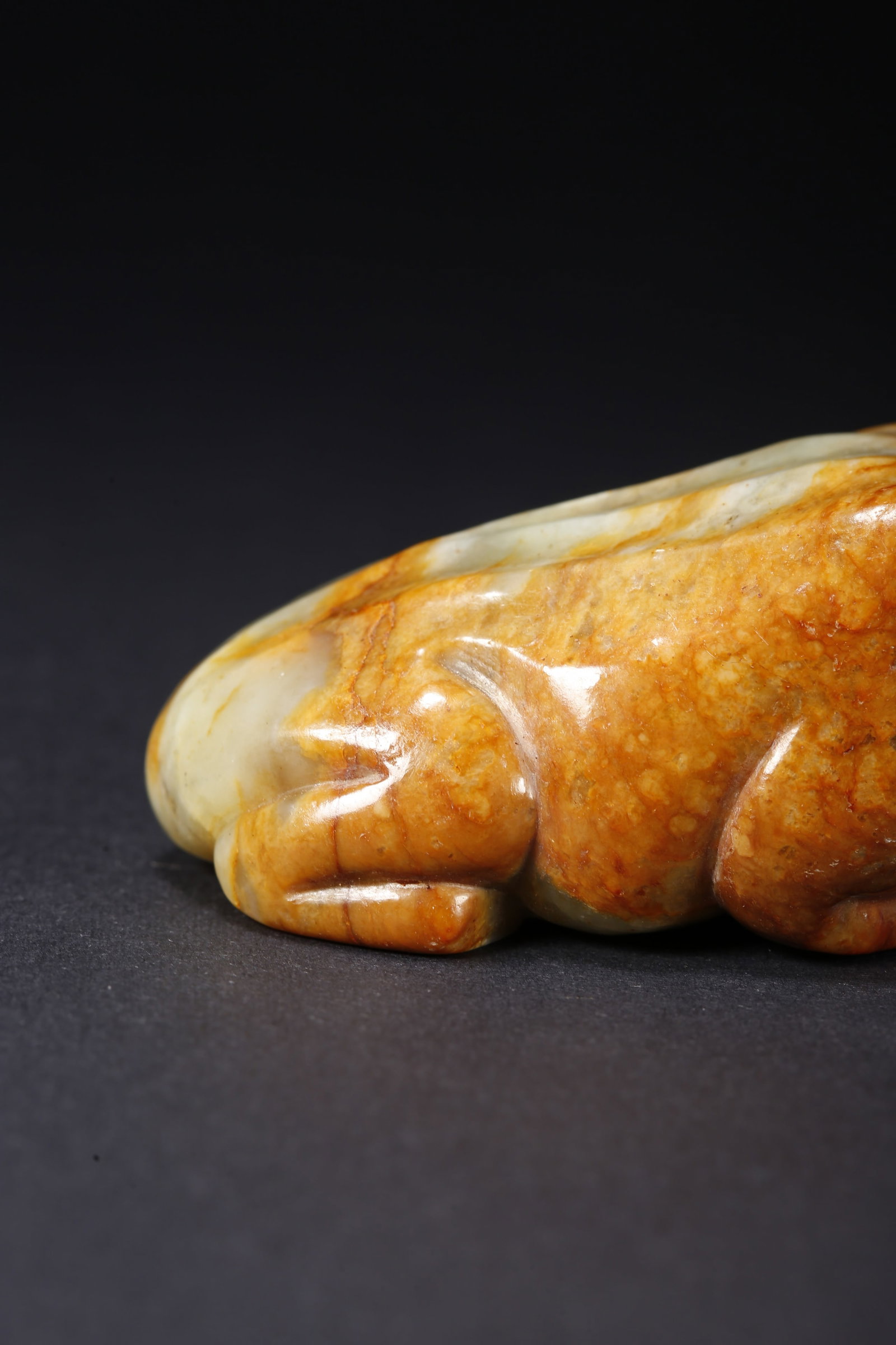 A HETIAN JADE FROG-SHAPED HANDLE - 6