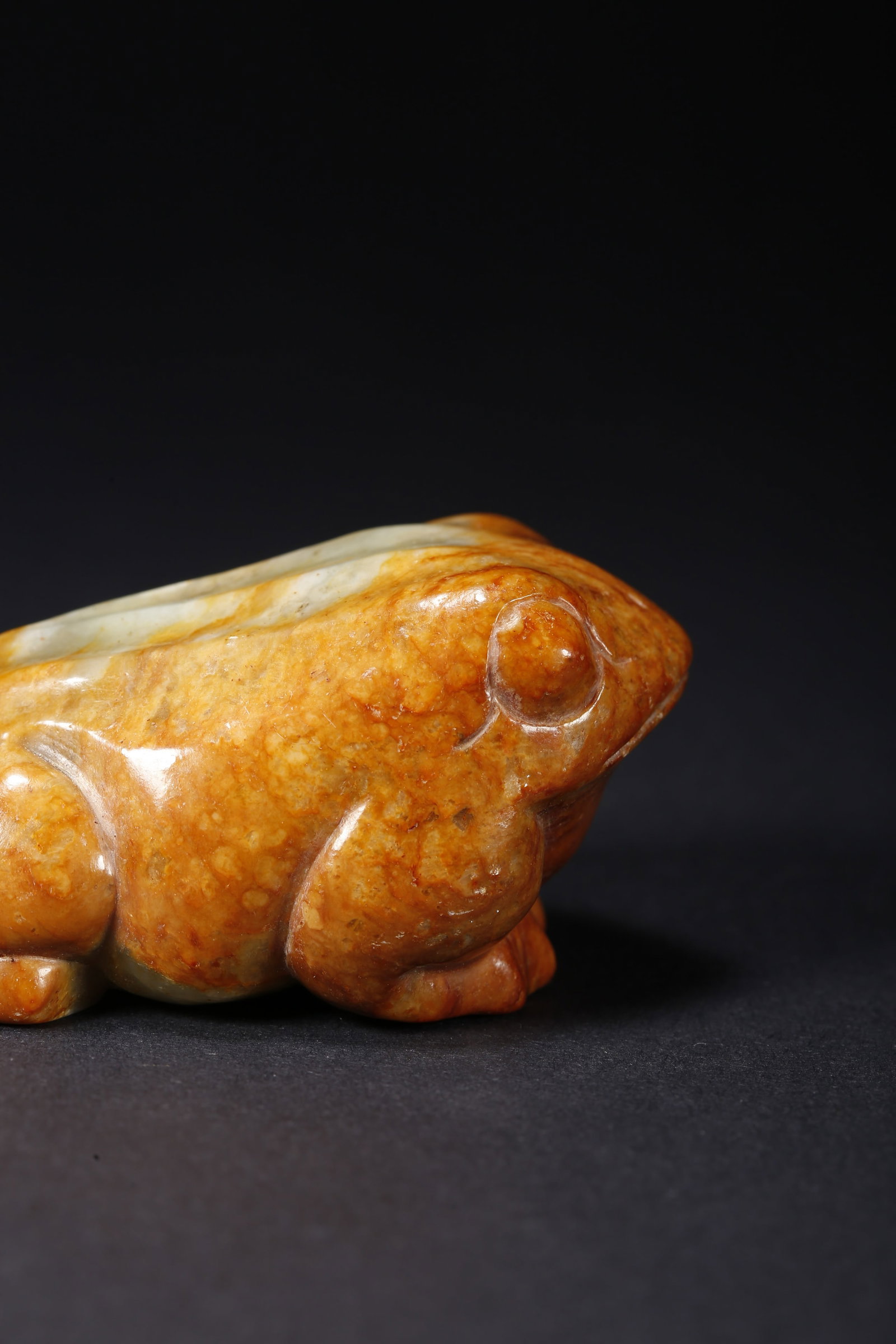 A HETIAN JADE FROG-SHAPED HANDLE - 7