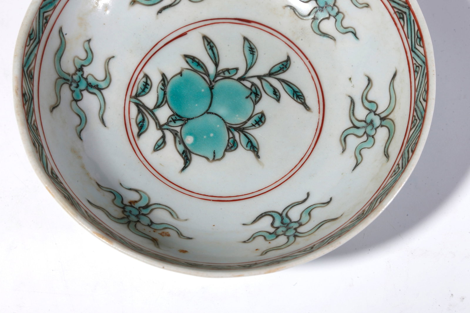 A DOUCAI LONGEVITY PEACH PATTERN WASH BASIN - 2
