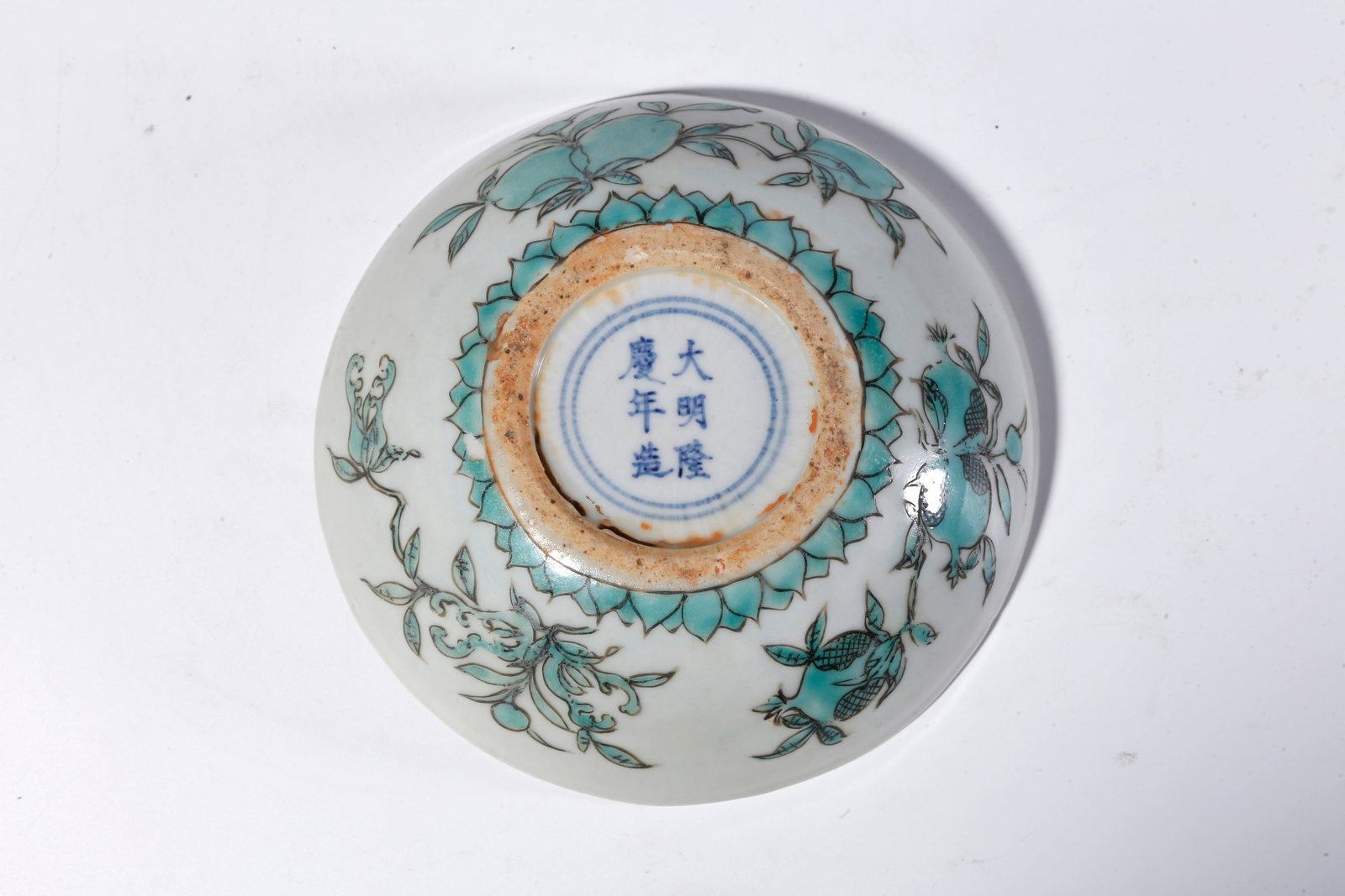 A DOUCAI LONGEVITY PEACH PATTERN WASH BASIN - 8