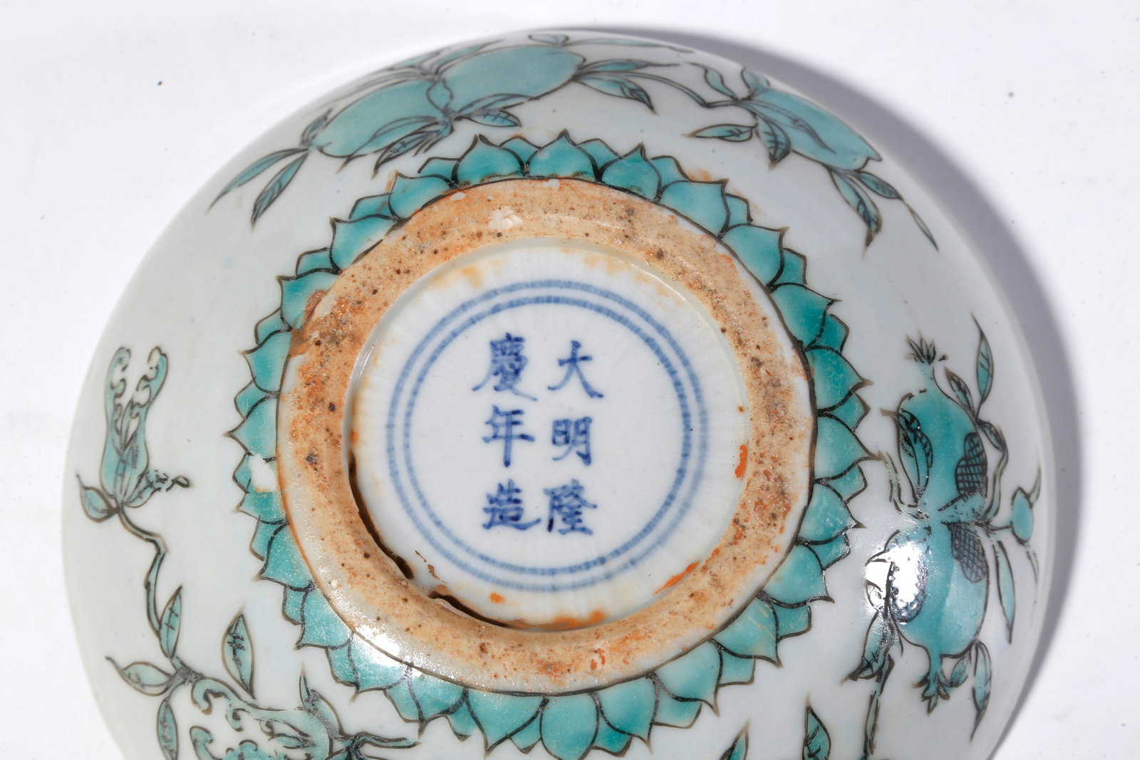A DOUCAI LONGEVITY PEACH PATTERN WASH BASIN - 9