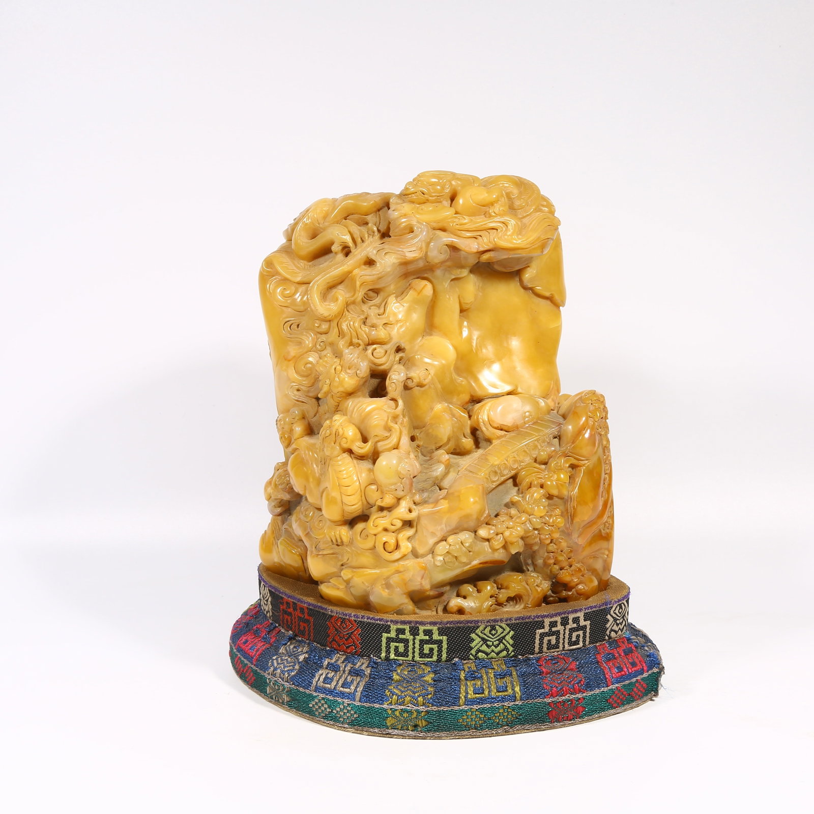 A SHOUSHAN STONE SEAL WITH CHI-DRAGON DESIGN (1 of 8)