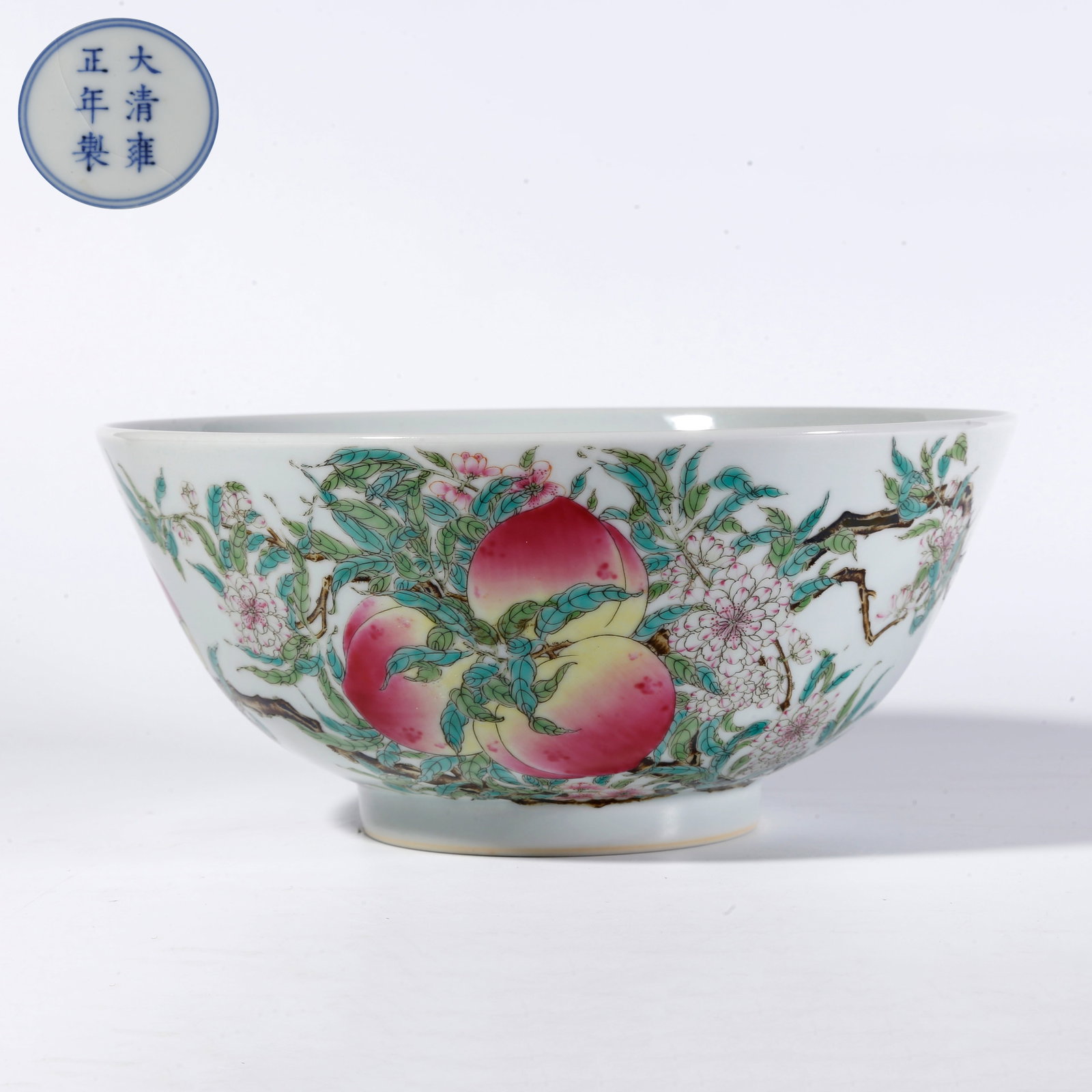 A FAMILLE ROSE LONGEVITY PEACH PATTERN LARGE BOWL: Famille Rose Longevity Peach Pattern Large Bowl