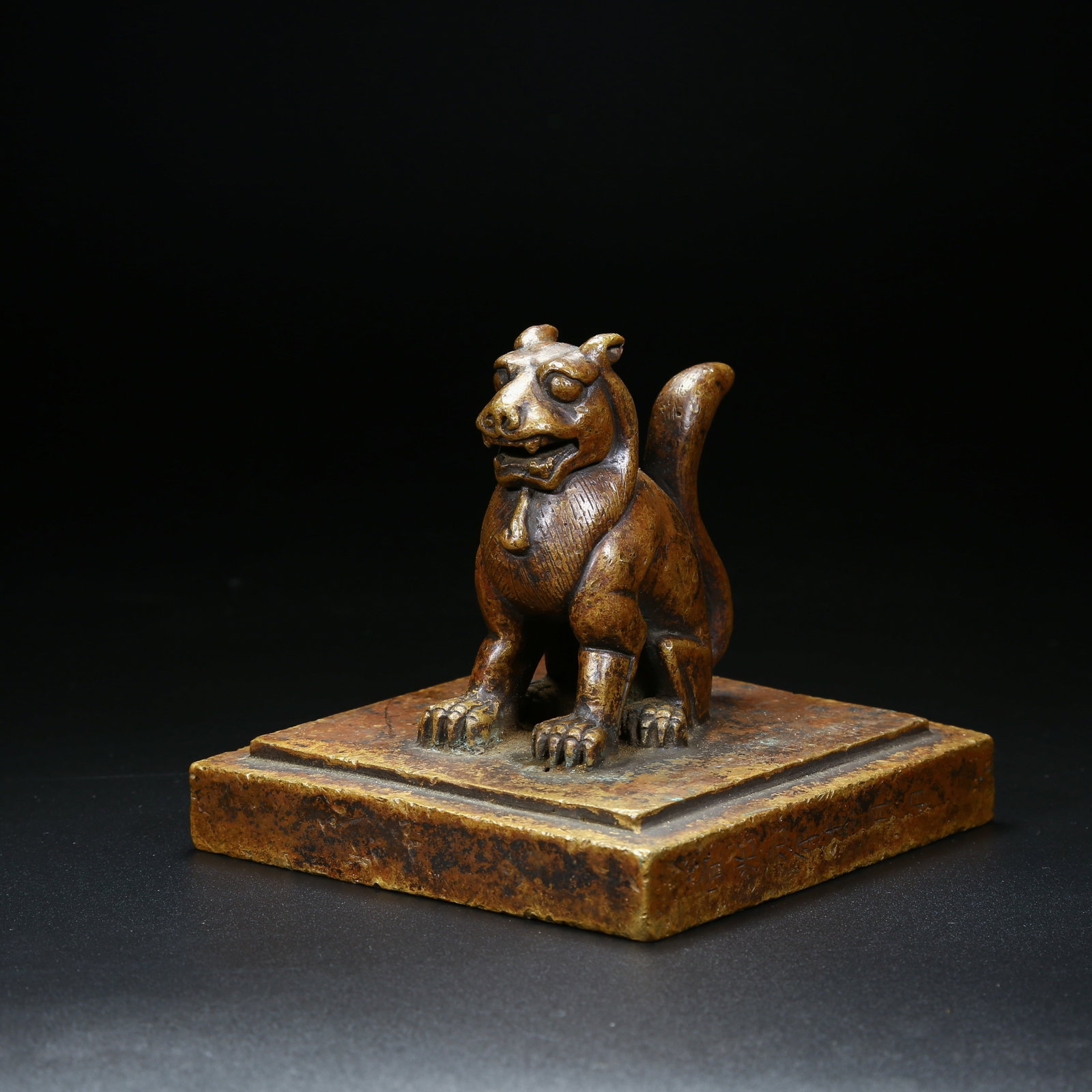 A BRONZE SEAL WITH LION KNOB (1 of 9)