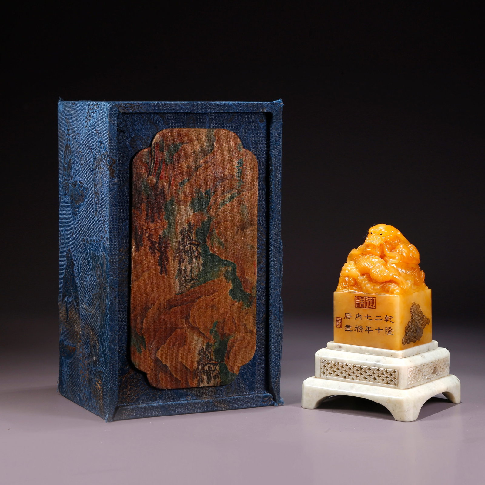 A SHOUSHAN TIANHUANG STONE THREE-DRAGON-HEAD SEAL (1 of 9)
