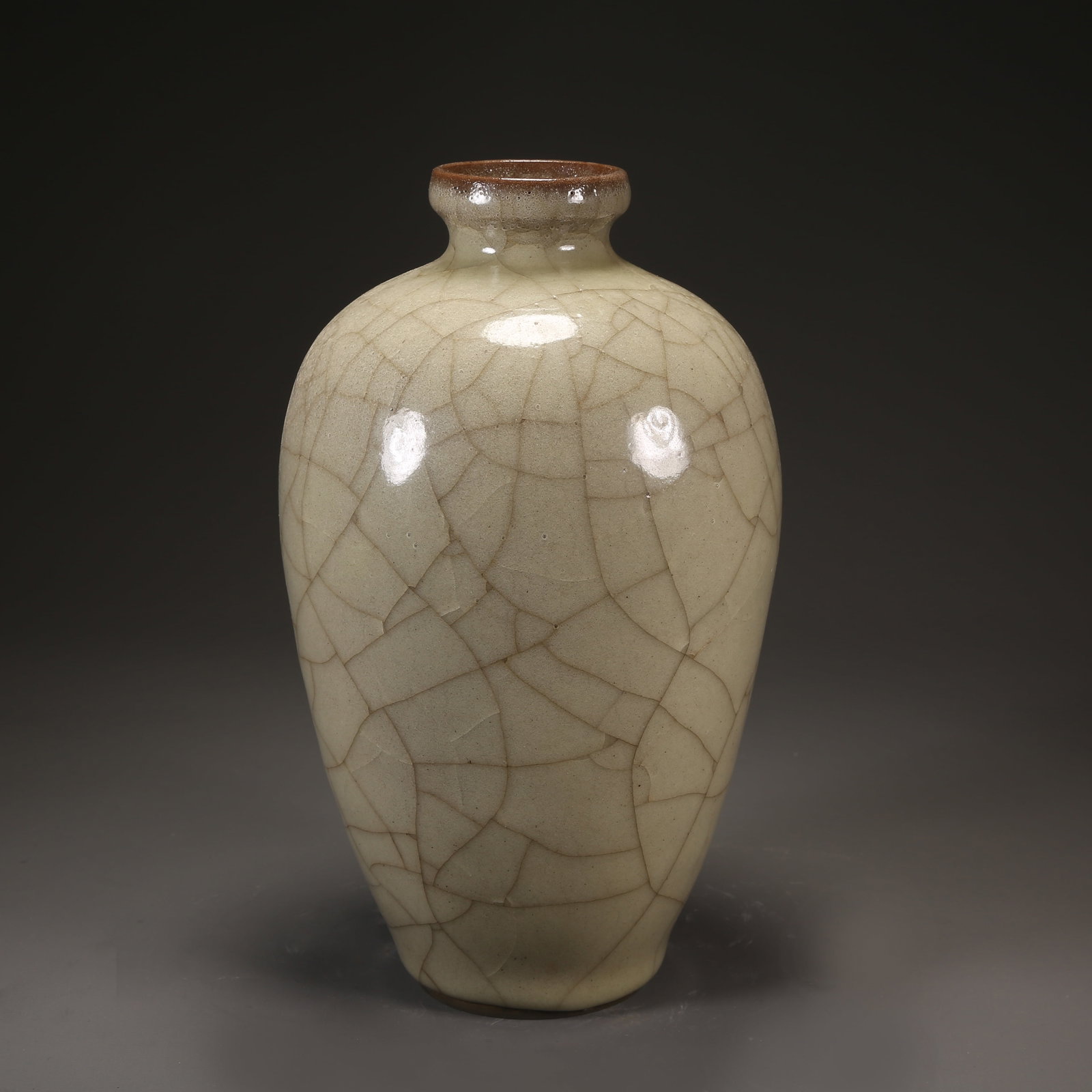 A GE KILN PLUM-SHAPED BOTTLE (1 of 9)