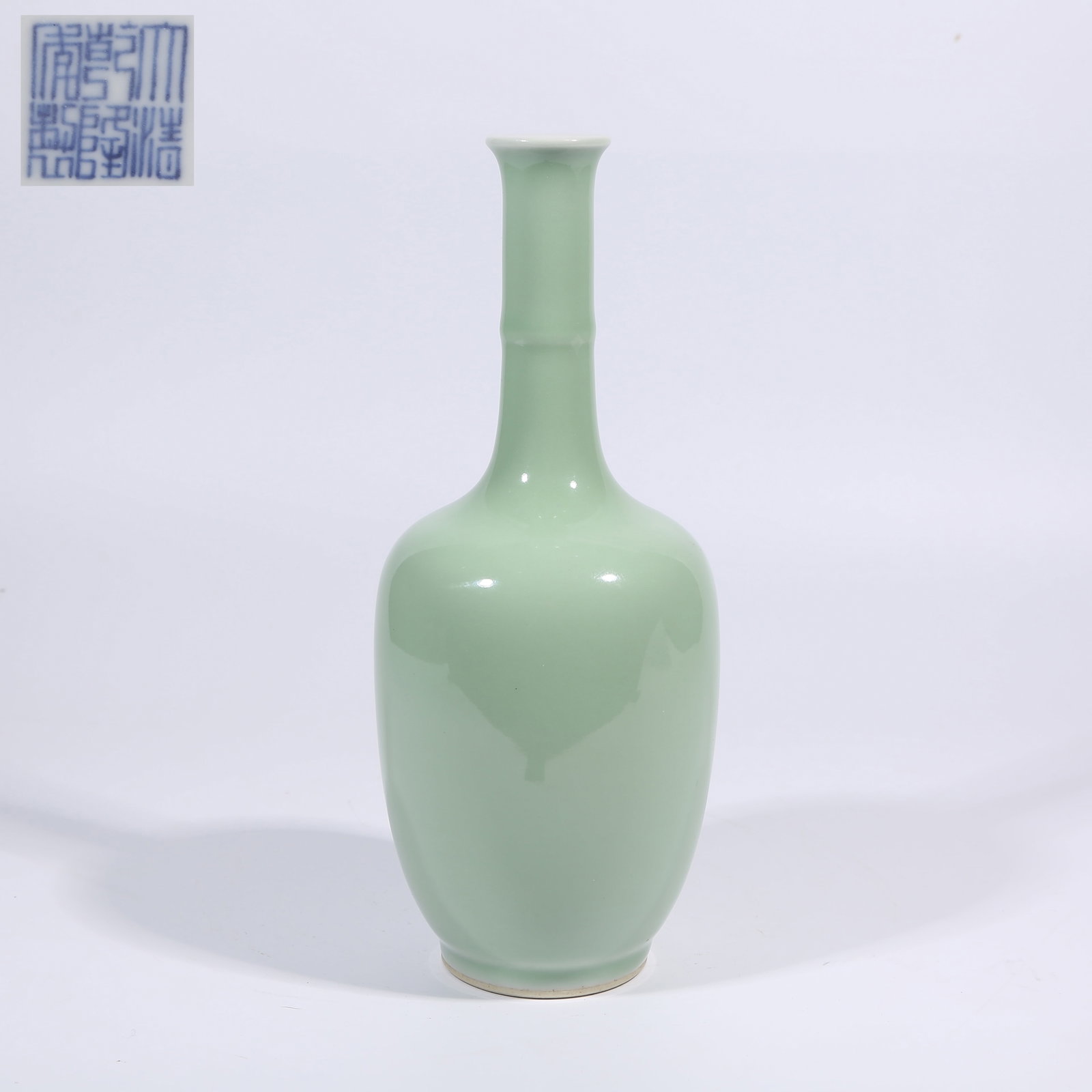 A POWDER-BLUE GLAZE BAMBOO-JOINT PATTERN LONG-NECK VASE (1 of 9)