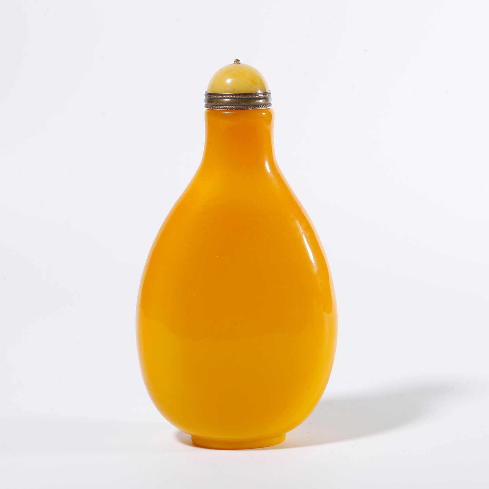 A GLASS SNUFF BOTTLE (1 of 10)