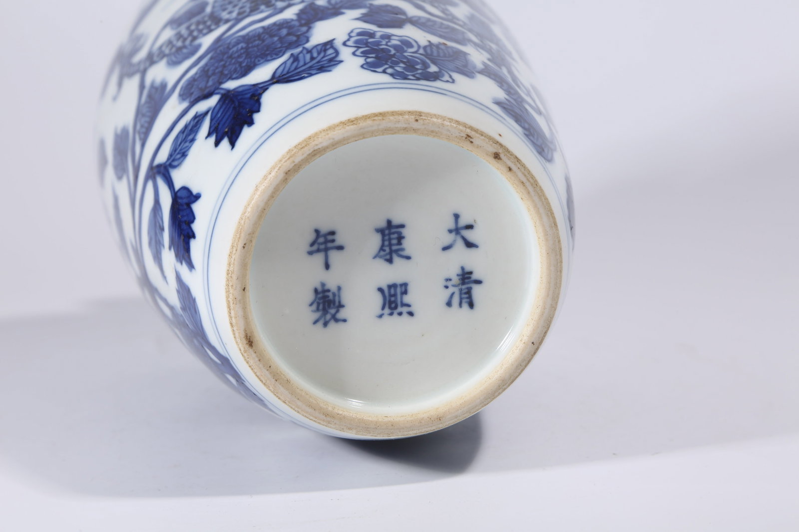 A BLUE-AND-WHITE OPENWORK DRAGON PATTERN VASE - 9