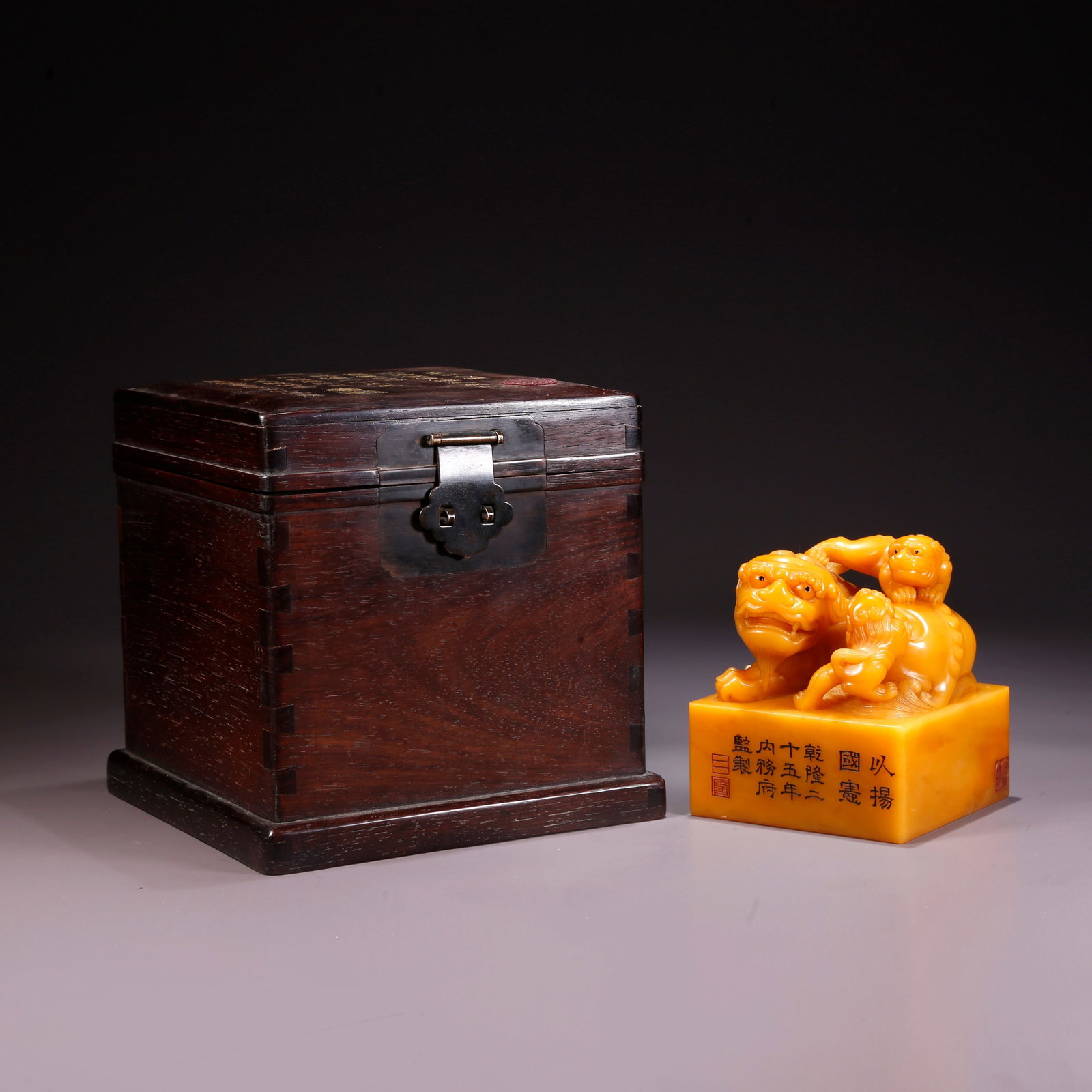A SHOUSHAN TIANHUANG STONE BEAST-HEAD SEAL (1 of 9)