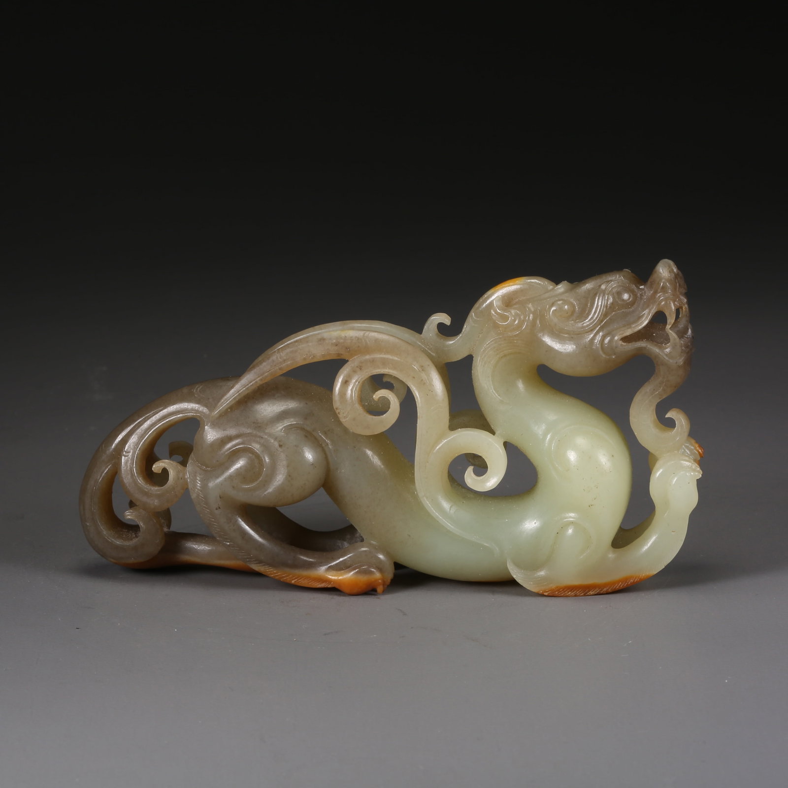 A HETIAN JADE DRAGON ORNAMENT: Hetian jade dragon ornament