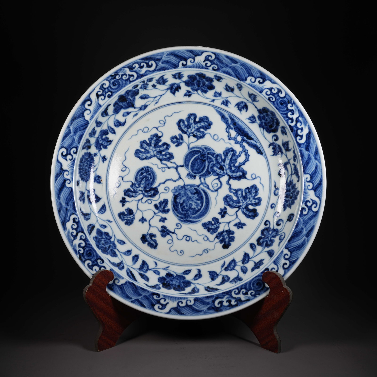 A BLUE-AND-WHITE LARGE DISH WITH AUSPICIOUS FRUIT MOTIFS AND EVERTED RIM: Blue-and-White Large Dish with Auspicious Fruit Motifs and Everted Rim