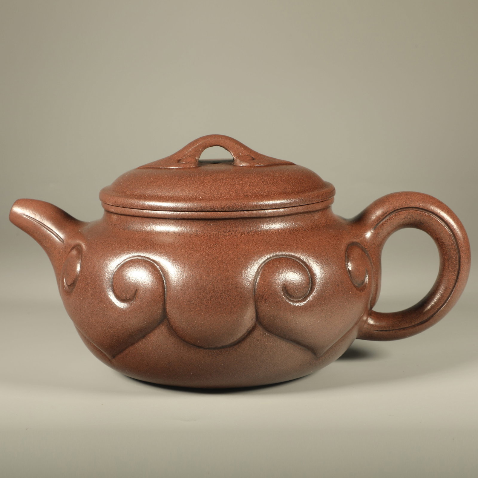 A PURPLE CLAY ANTIQUE RUYI POT (1 of 6)