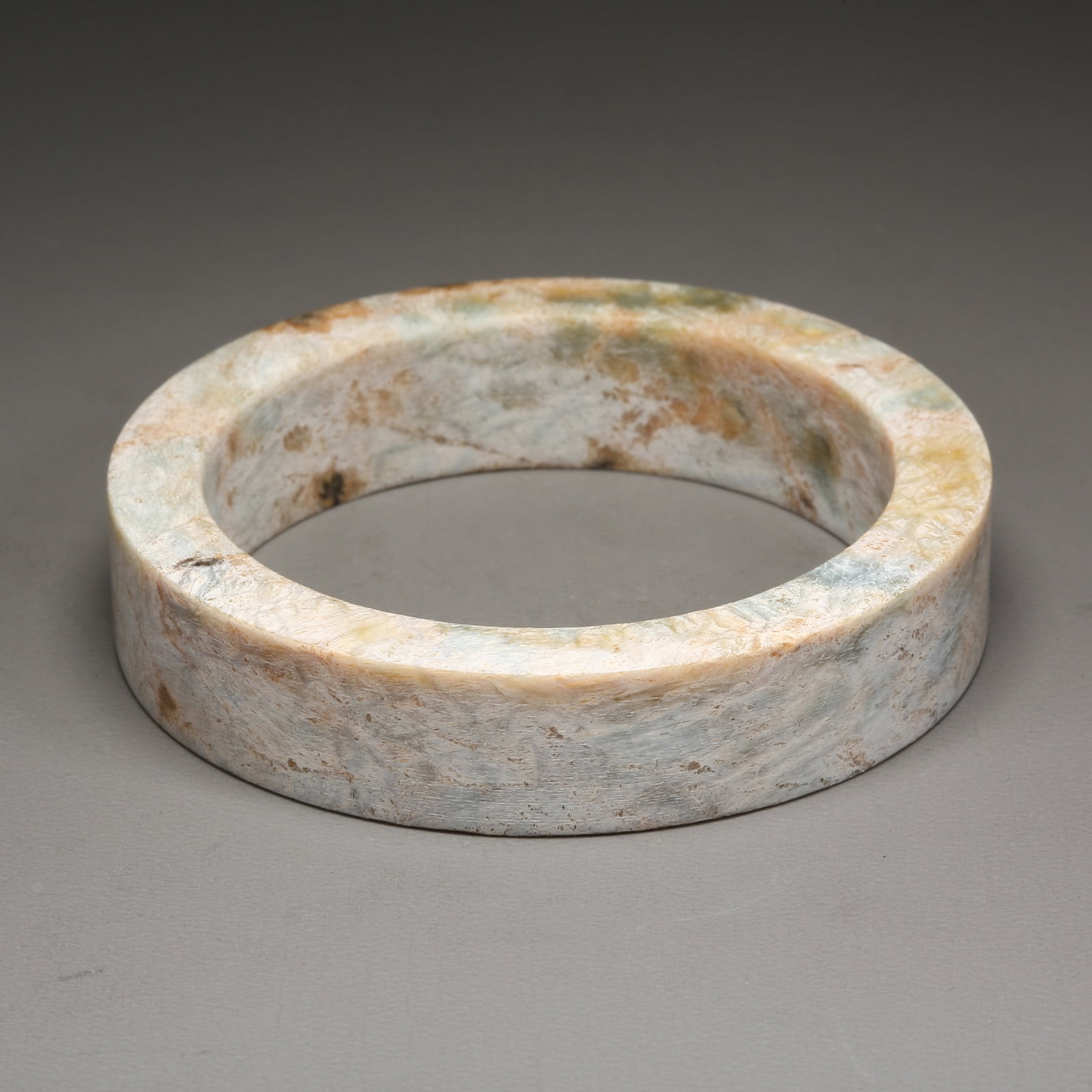A ANCIENT JADE RING (1 of 10)