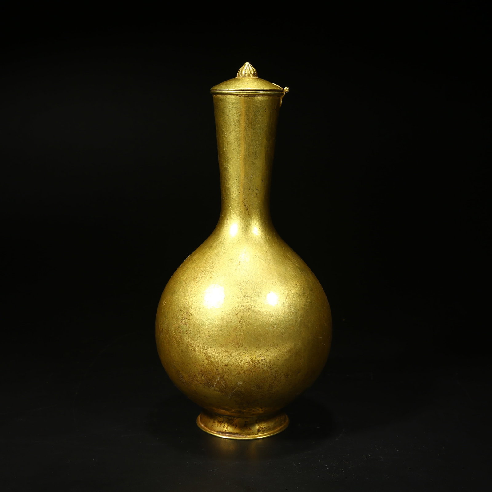 A BRONZE GILT LONG-NECKED VASE (1 of 9)