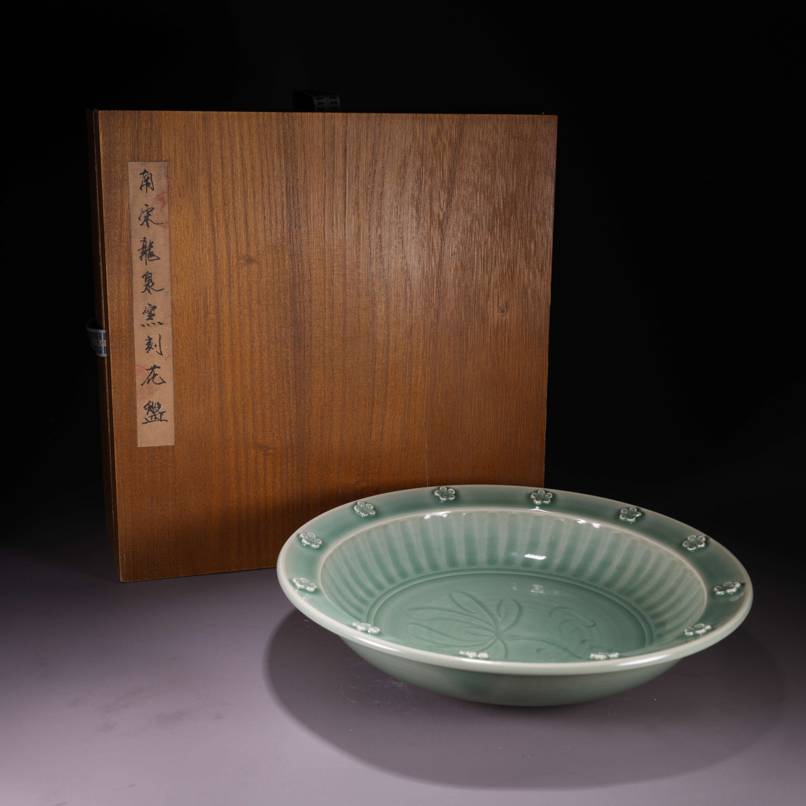 A LONGQUAN WARE CARVED DISH WITH EVERTED RIM (1 of 8)