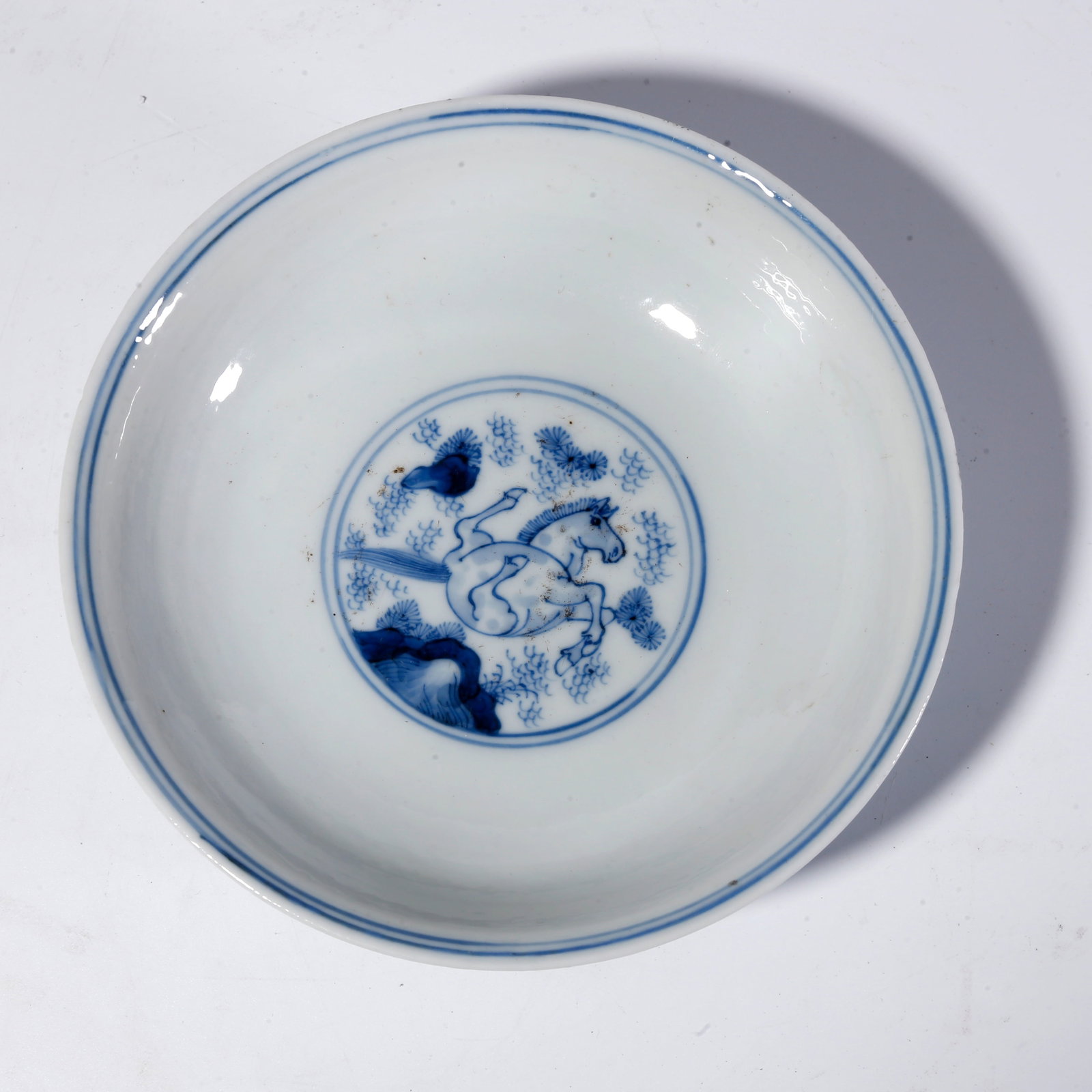 A BLUE-AND-WHITE GALLOPING HORSE WASH BASIN (1 of 10)