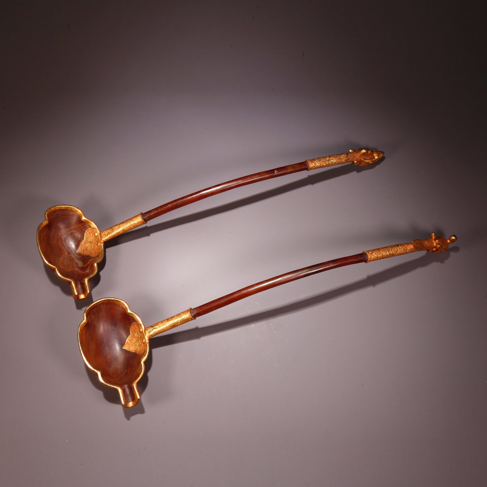 A AGATE GILT DRAGON-AND-PHOENIX HANDLE SPOON (SET) (1 of 10)