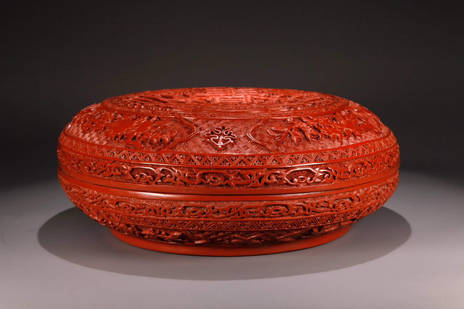 A CARVED RED LACQUER COVERED BOX WITH SPRING CHARACTER PATTERN - 2