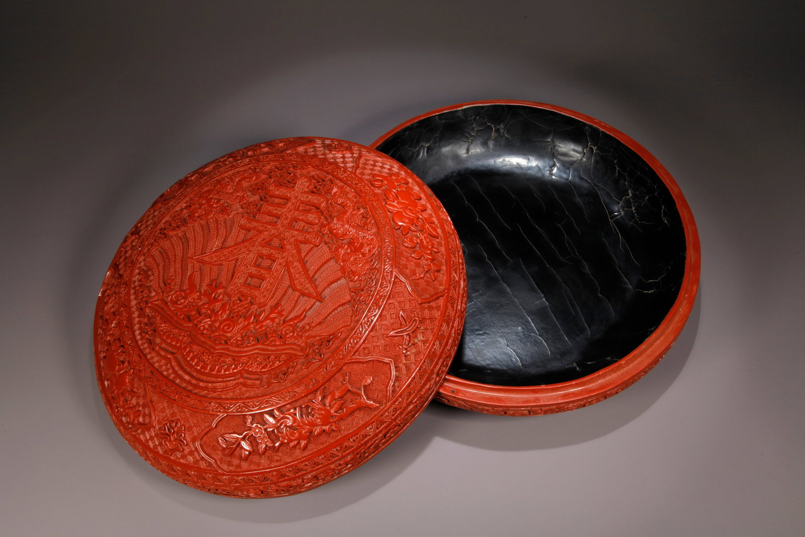 A CARVED RED LACQUER COVERED BOX WITH SPRING CHARACTER PATTERN - 6