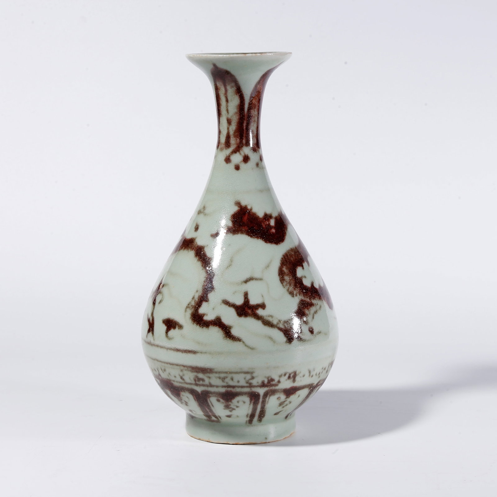 A FANGHONG CLOUD AND DRAGON PATTERN YUHUCHUN VASE: Fanghong Cloud and Dragon Pattern Yuhuchun Vase