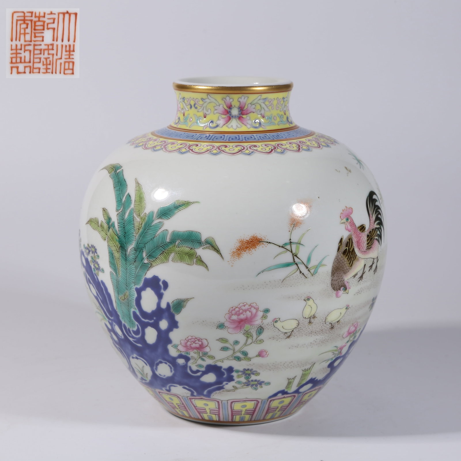 A FAMILLE-ROSE "FAMILY REUNION" SCENE JAR: Famille-rose "Family Reunion" Scene Jar