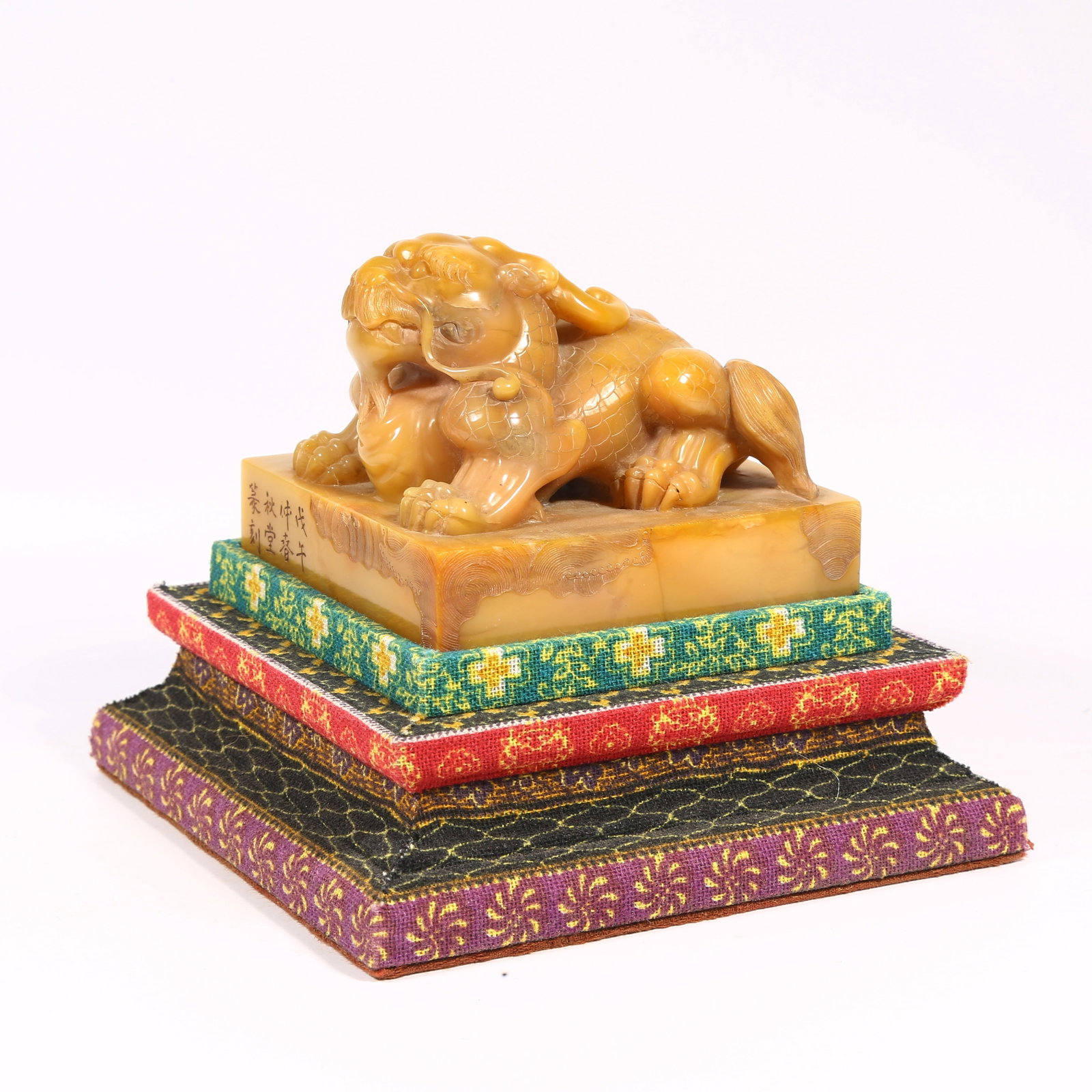 A SHOUSHAN STONE SEAL WITH BEAST-SHAPED KNOB: Shoushan stone seal with beast-shaped knob