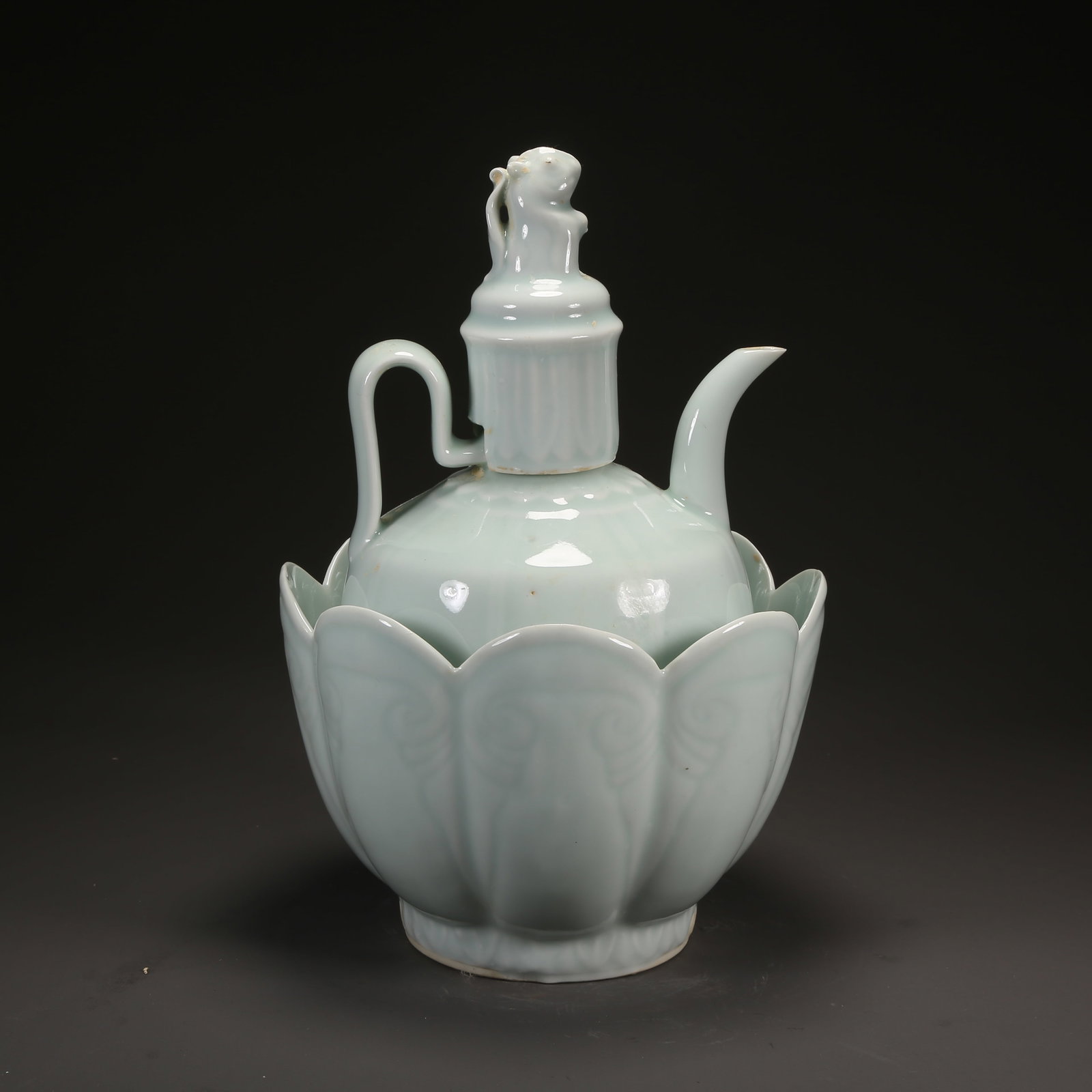 A HU TIAN KILN WINE-WARMING VESSEL (1 of 9)