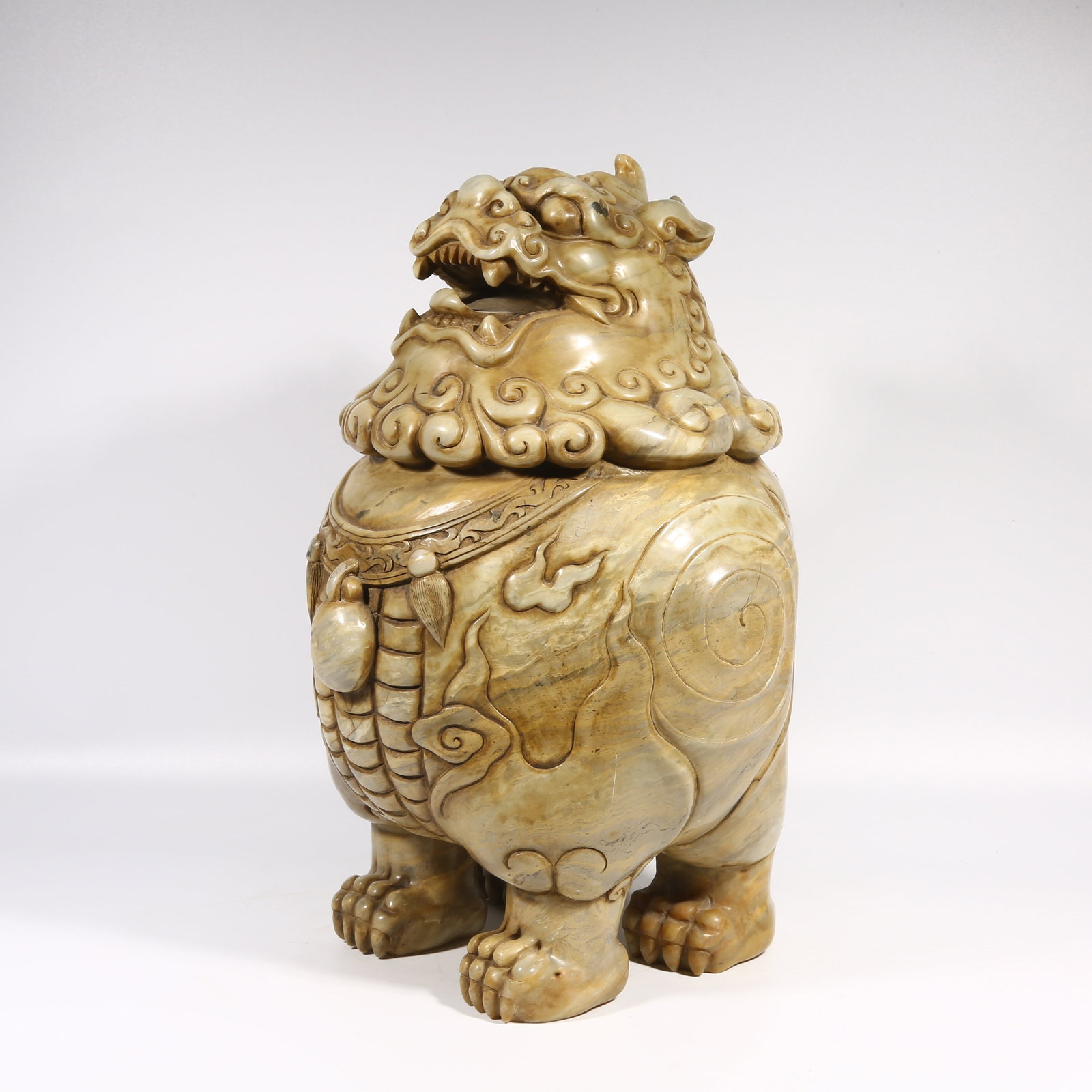 A SHOUSHAN STONE LUDU?N ORNAMENT: Shoushan stone Luduan ornament