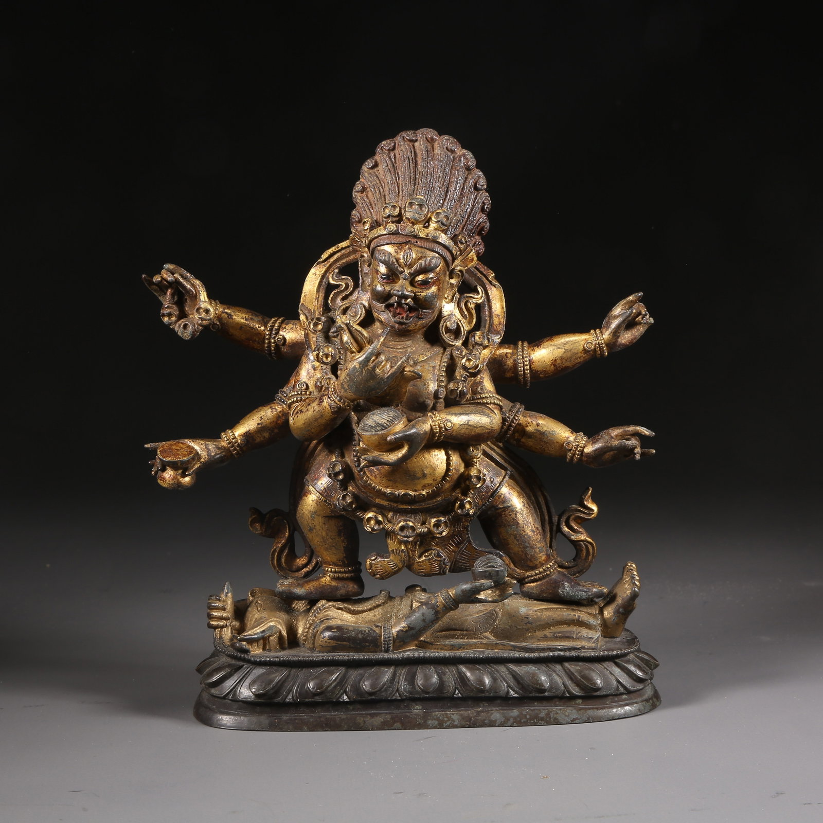 A GILT-BRONZE STATUE OF THE SIX-ARMED MAH?K?LA: Gilt-bronze statue of the six-armed Mahakala