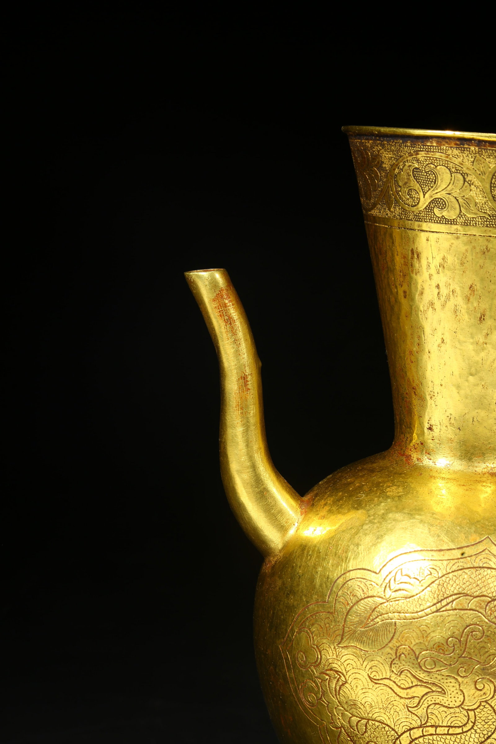 A BRONZE GILT DRAGON-PATTERNED EWER - 4