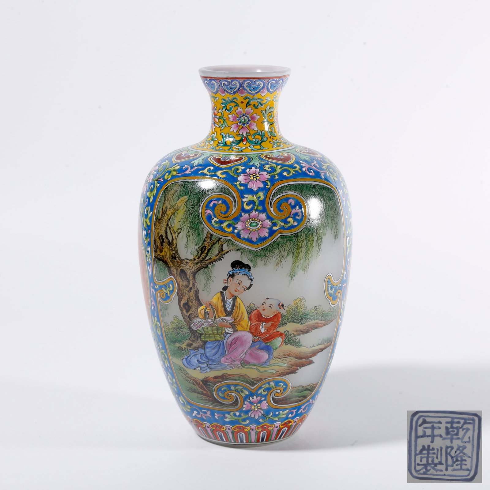 A GLASS ENAMEL VASE WITH FIGURE STORY PATTERN: Glass Enamel Vase with Figure Story Pattern