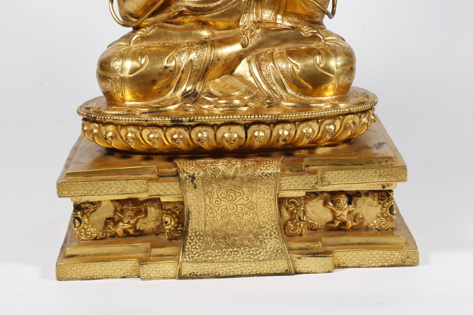 A GILT-BRONZE MASTER STATUE - 3