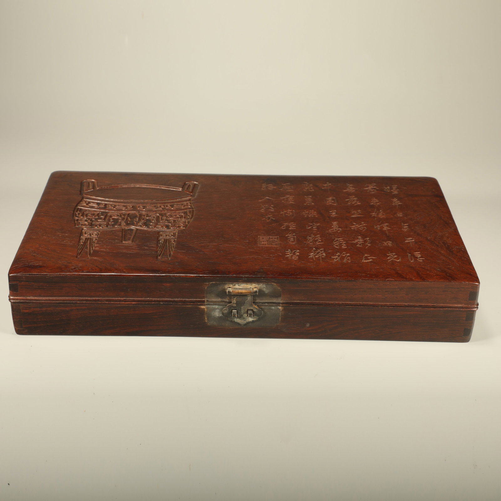 A RED SANDALWOOD SMALL BOX CARVED WITH CALLIGRAPHY INSCRIPTIONS: Red sandalwood small box carved with calligraphy inscriptions