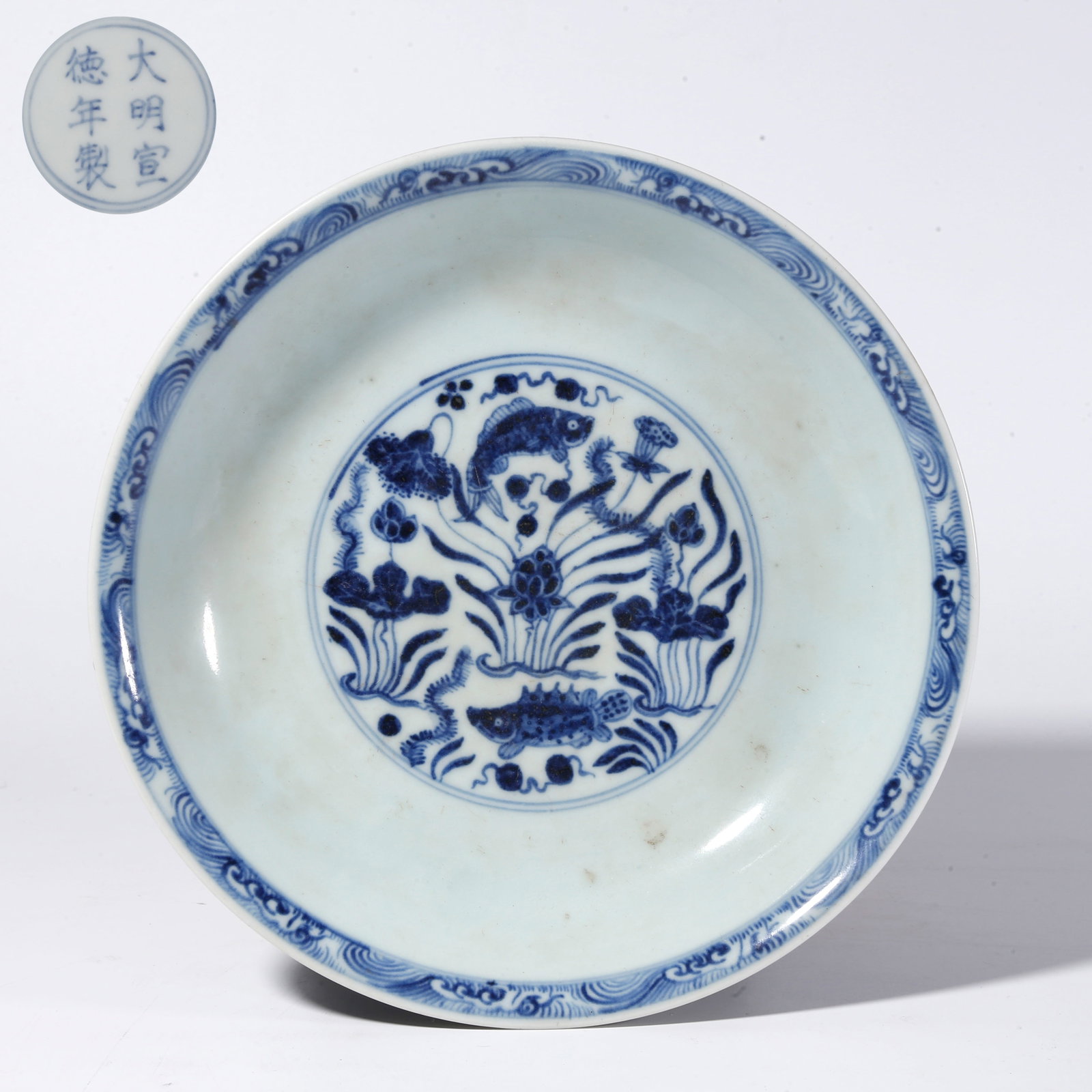 A BLUE-AND-WHITE JADE ALGAE PATTERN PLATE (1 of 10)