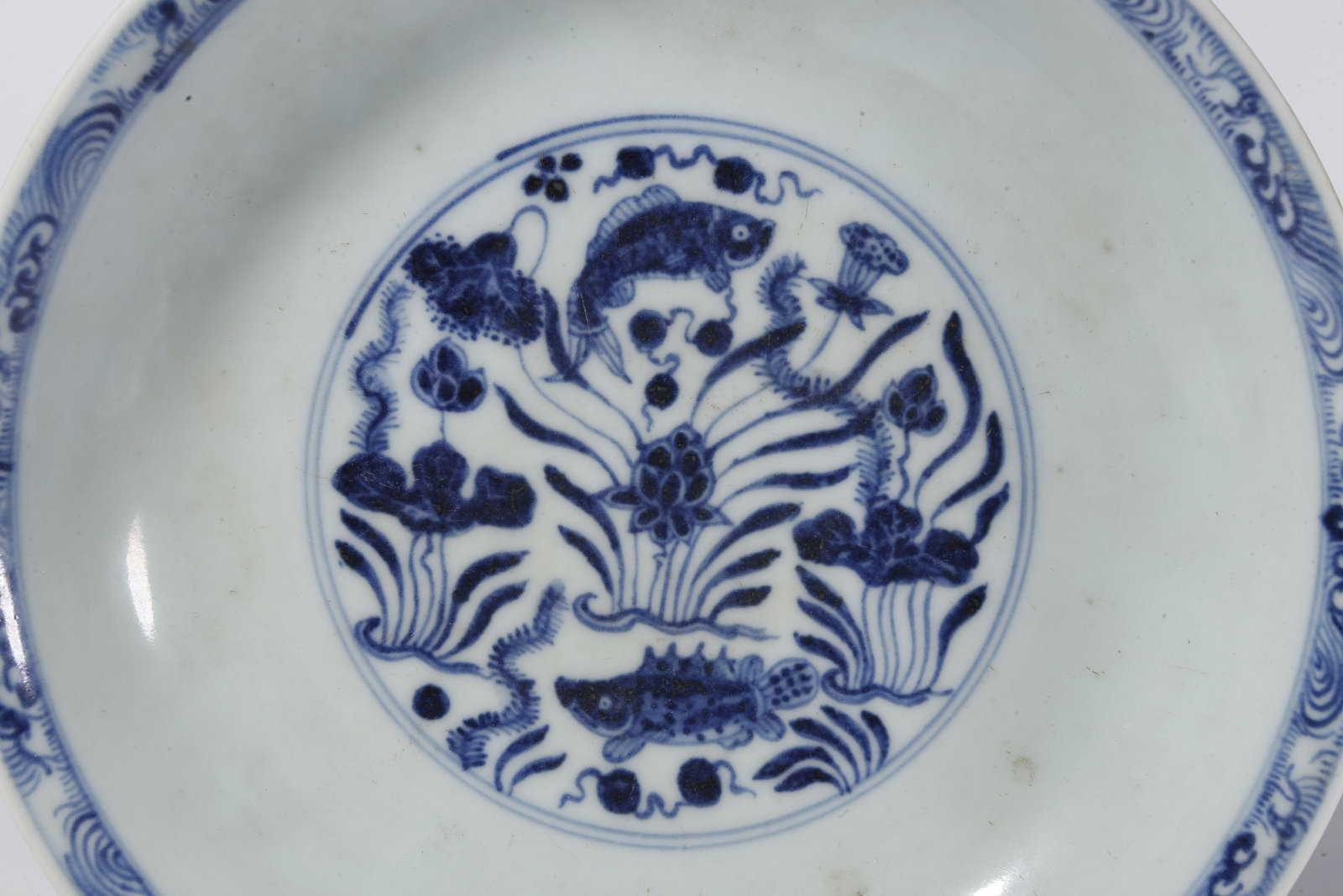 A BLUE-AND-WHITE JADE ALGAE PATTERN PLATE - 3