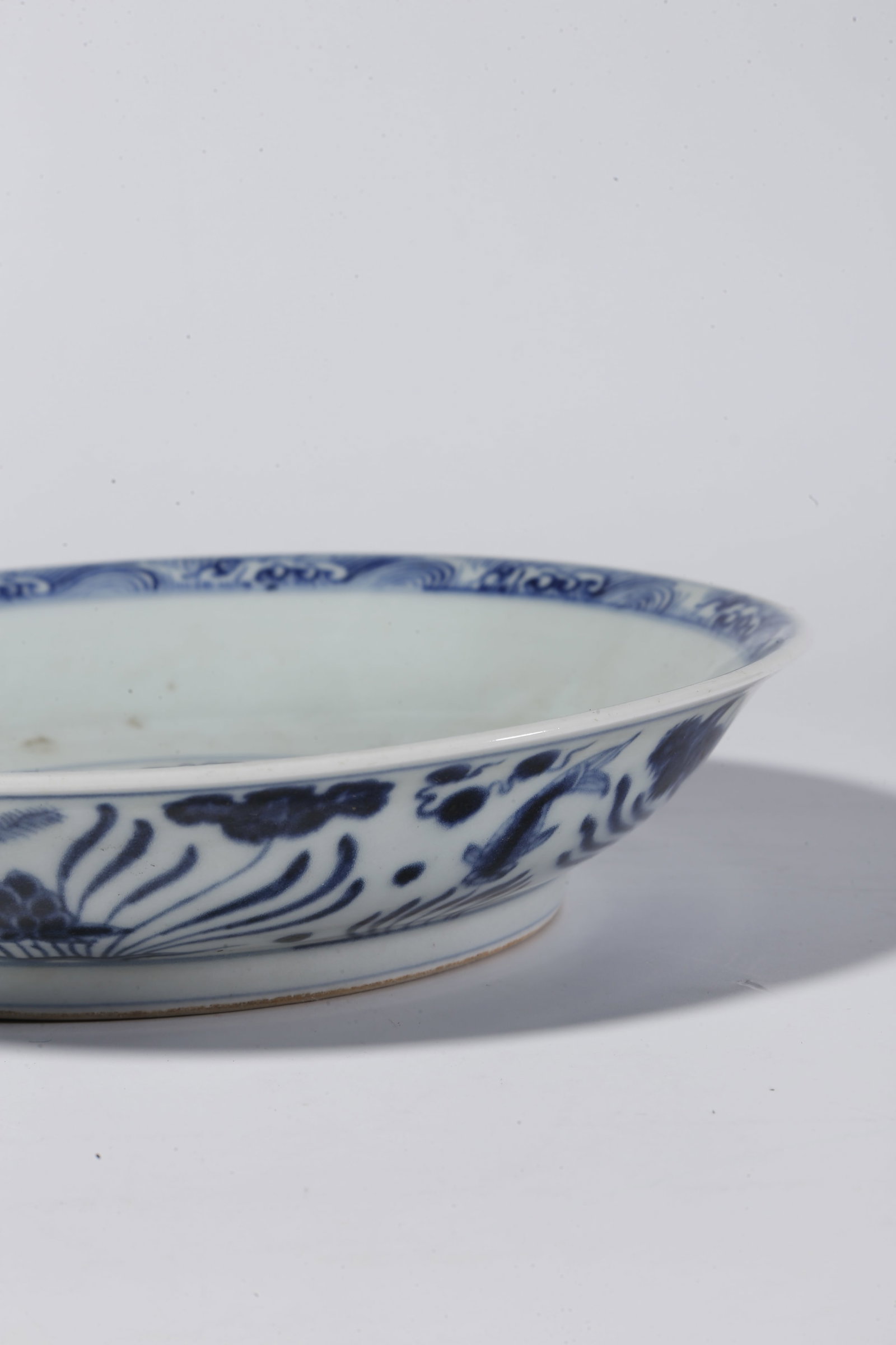 A BLUE-AND-WHITE JADE ALGAE PATTERN PLATE - 8